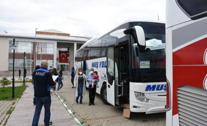 Muş’ta karantinadaki 175 vatandaş memleketlerine uğurlandı