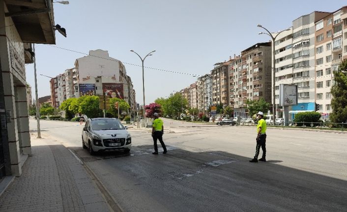 Polis ekipleri kontrollere ara vermiyor