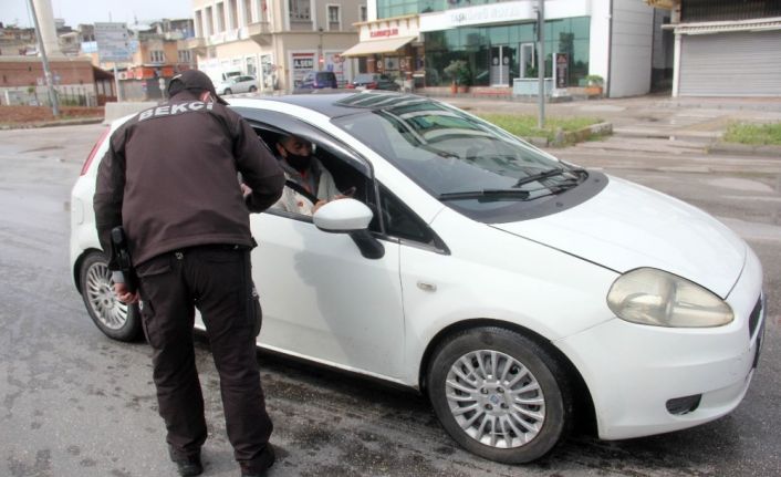 Polis her aracı kontrol ediyor