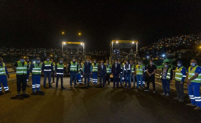 Trafik durdu Büyükşehir yol yaptı