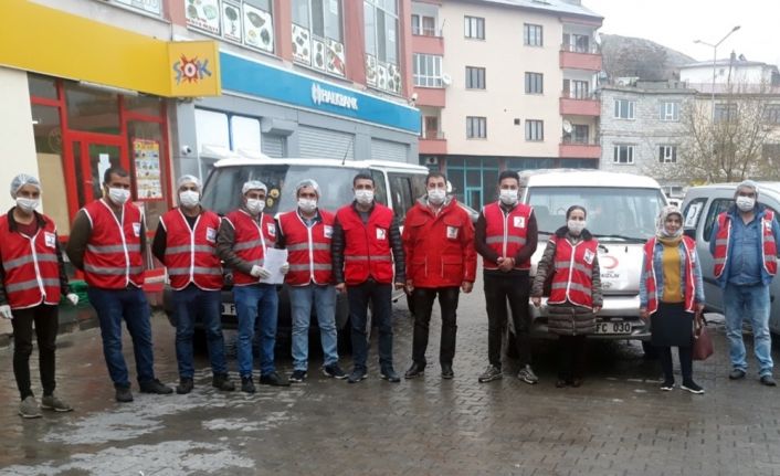 Türk Kızılay’ı Adilcevaz’da 300 aileye iftarda sıcak yemek ulaştırıyor