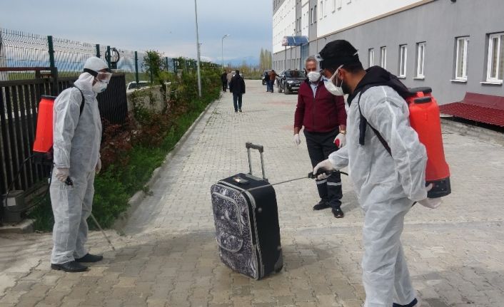 Van’da karantina süresi dolan 73 kişi evlerine uğurlandı