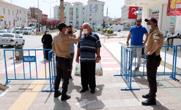 Yozgat’ta maskesi olmayanlar Lise Caddesi’ne alınmadı