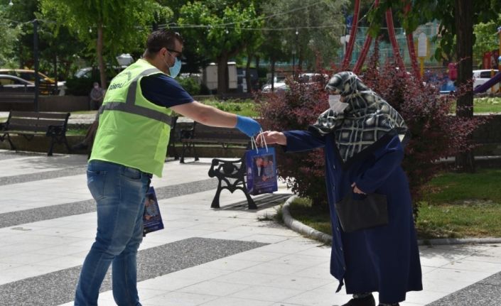 Yunusemre’den 65 yaş ve üzerine hijyen paketi