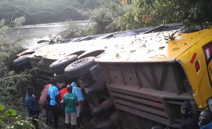 Zambiya’da otobüs şarampole uçtu: 4 ölü, 15 yaralı