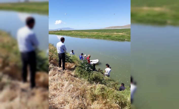 Balık tuttuğu sırada Zilan Çayı’na düşen gencin cansız bedenine ulaşıldı