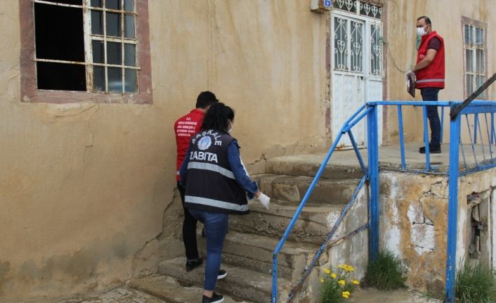 Cumhurbaşkanlığınca gönderilen hediye paketleri vatandaşlara ulaştırıldı