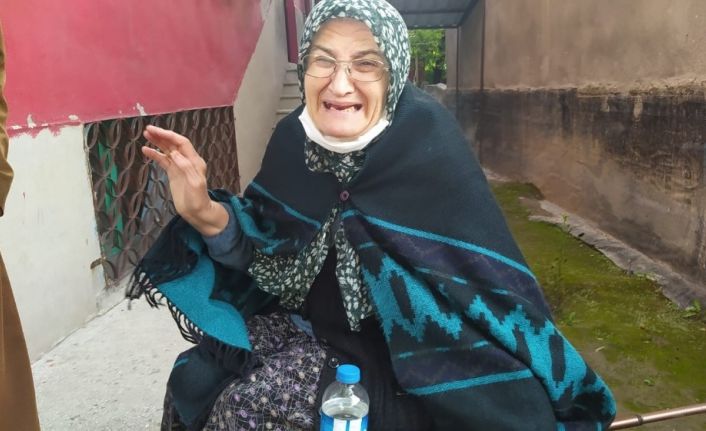 Dolandırıcının Aydın’da yakalandığını öğrenen Fatma nine, gözyaşlarına boğuldu