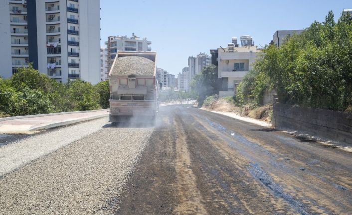 50. Yıl Mahallesi’nin 10 yıllık asfalt sorunu çözüldü