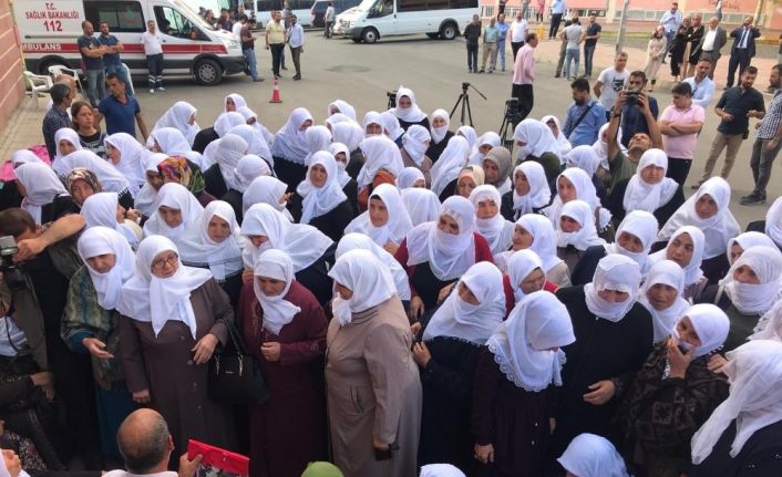 Ağrılı kadınlar Diyarbakır anneleri için Ayasofya’da buluşacak