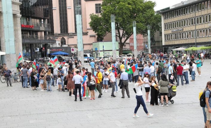 Almanya’da Ermenistan’ın saldırıları protesto edildi