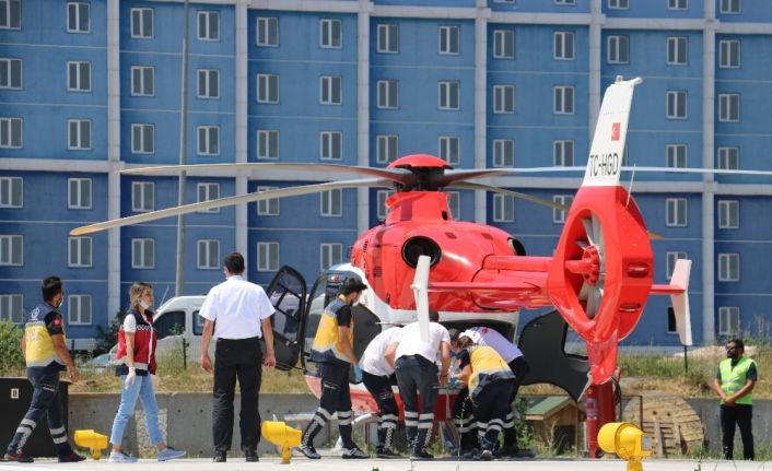 Ambulans helikopterler, ameliyat olacak çocuk için seferber oldu