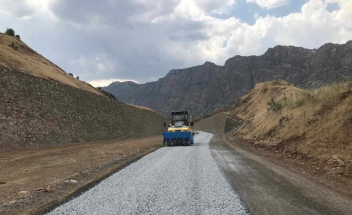 Asfaltlama çalışması köylüleri sevindirdi