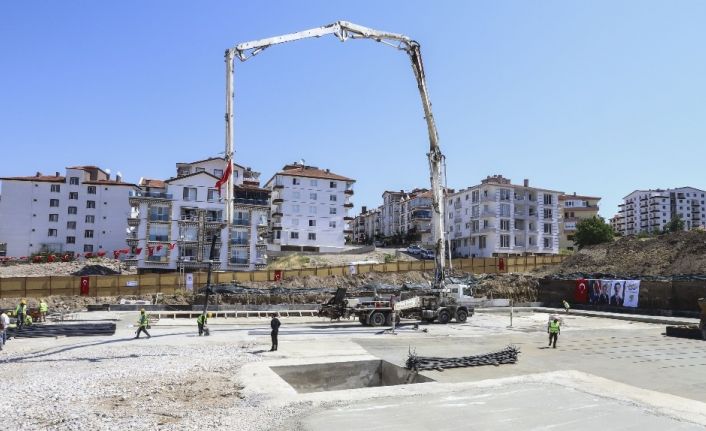 Başkent’te iki yarı olimpik yüzme havuzunun temeli atıldı