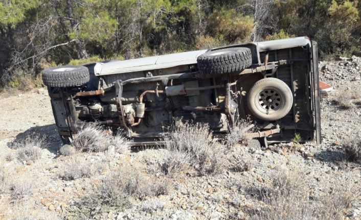 Datça’da kamyonet uçuruma devrildi: 2 yaralı