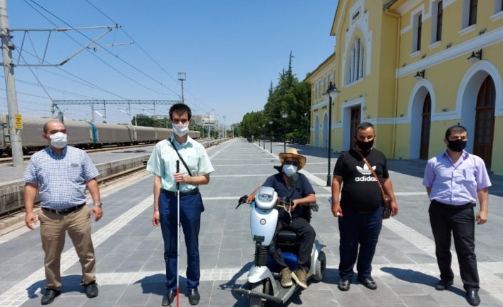 Engelliler ücretsiz seyahat haklarını geri istiyor