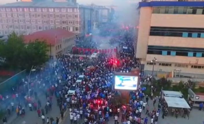 Erzurumsporlu taraftarların şampiyonluk kutlamaları havadan görüntülendi