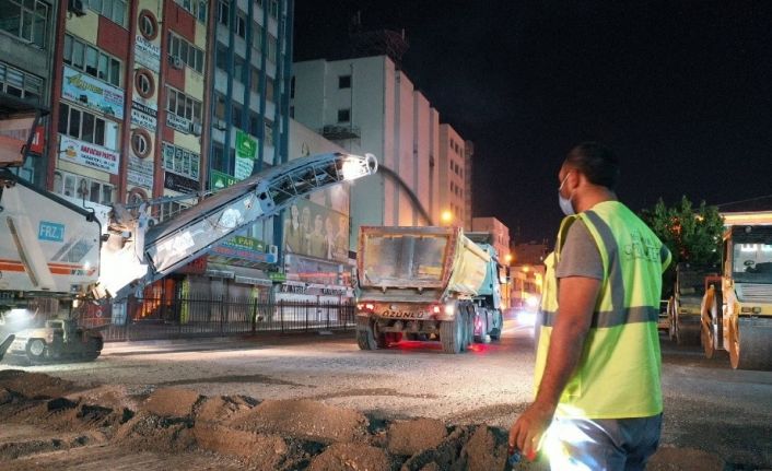 Hürriyet caddesi’nde asfalt yenileme ve kaldırım çalışması tamamlandı