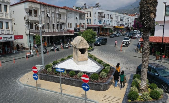 Kaş Limanı’ndaki Lahit yeni yerine taşındı