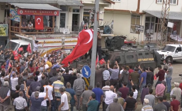 Operasyondan dönen jandarmayı kurban keserek karşıladılar