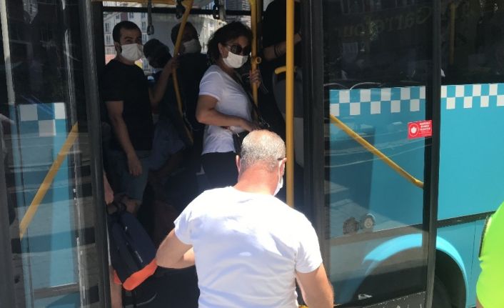 (Özel) Polisin durdurduğu tıka basa dolu otobüsten 48 yolcu çıktı