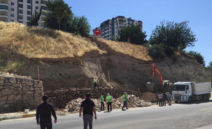 Petrol Caddesi’ne istinat duvarı