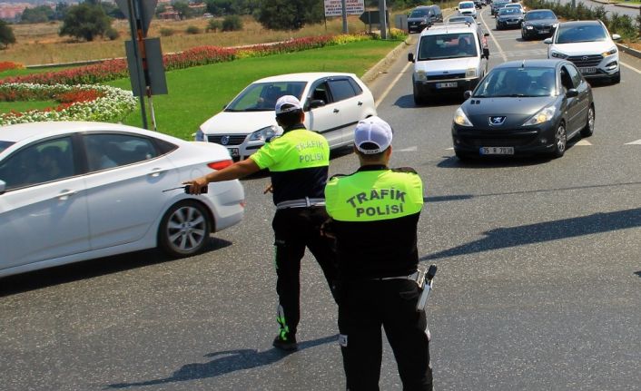 Trafik uygulamasında polise rüşvet teklifi