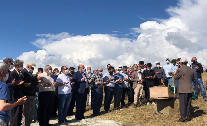 Traktörün altında kalarak can veren Sarak, son yolculuğuna uğurlandı