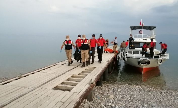 Van Gölü’nden çıkan cenaze sayısı 54’e yükseldi