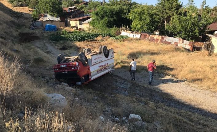 Yakıt tankeri devrildi, facianın eşiğinden dönüldü