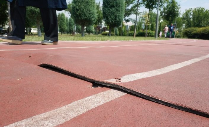 Yürüyüş ve koşu parkuru zemininde tahribat