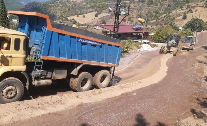 Alanya Çamlıca yolu asfalta hazırlanıyor