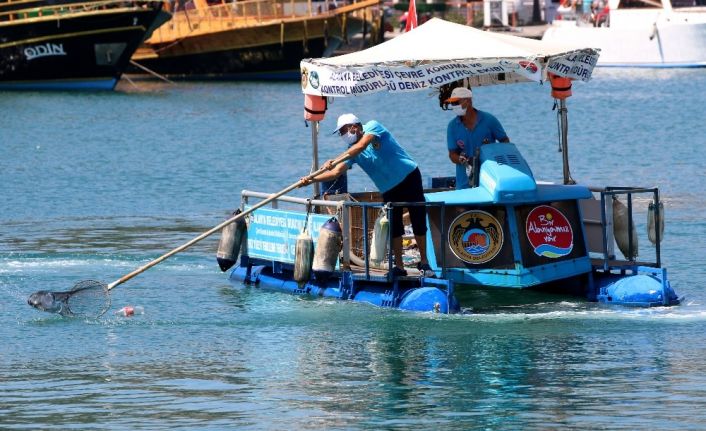 Alanya’da Ağustos ayında 402 kilogram deniz çöpü toplandı