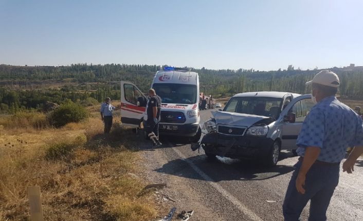 Gemerek’te trafik kazası 5 yaralı