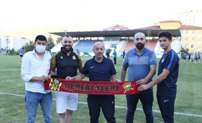 Malatyasporlu taraftarlardan Yeşilyurt Belediyespor kampına ziyaret