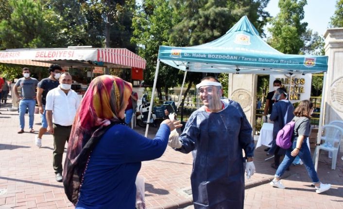 Tarsus Belediyesinden vatandaşlara ücretsiz maske