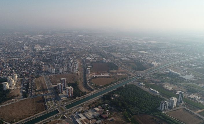 Anız yangını ve sıcak hava Adana’yı boğuyor