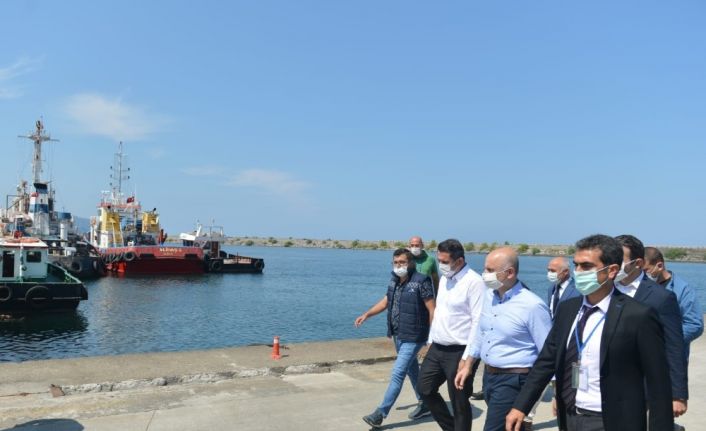 Bakan Karaismailoğlu Giresun Limanı’nda incelemelerde bulundu