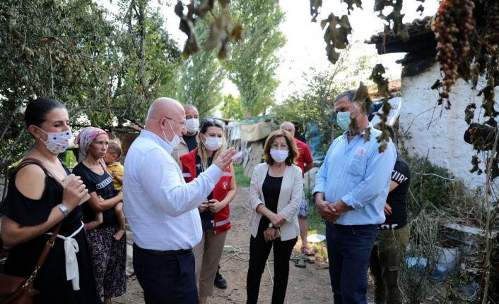 Başkan Gümüş evi yanan vatandaşı ziyaret etti