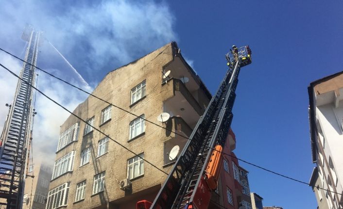 Beyoğlu’nda korkutan yangın