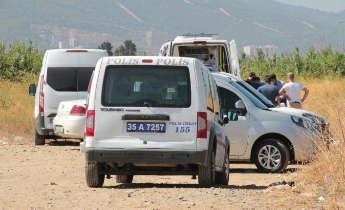 İzmir’de şüpheli ölüm: Aracının yanında ölü bulundu