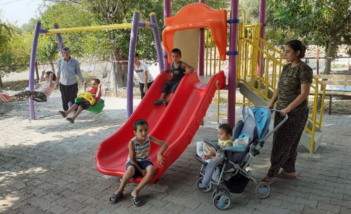 Kozan Belediyesinden Karabuza Mahallesi’ne çocuk parkı