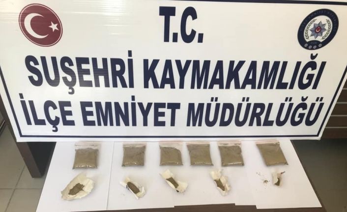 Suşehri’nde 3 kilo 92 gram toz esrar ele geçirildi