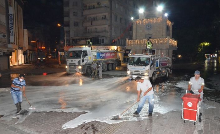 Tarsus’ta salgına karşı ilaçlama ve hijyen çalışmaları sürüyor