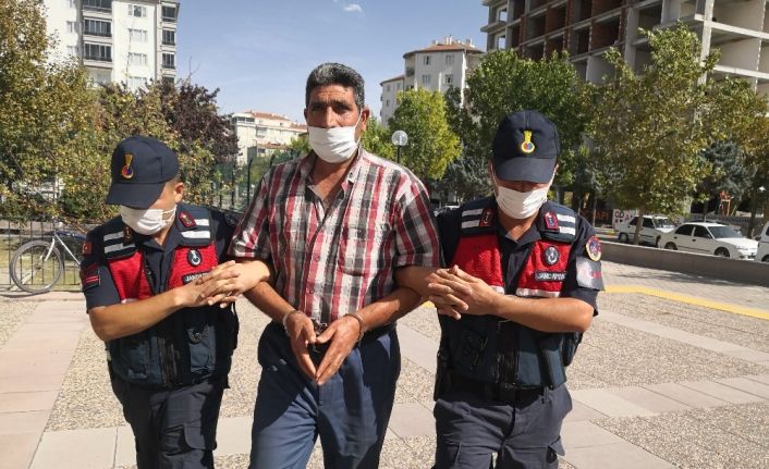 Ağzında emzikli torununun eline silah verip ateş ettirdi