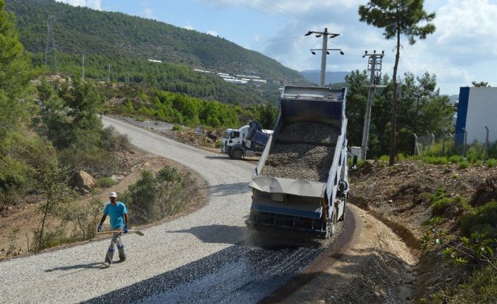 Alanya Demirtaş-Büyükpınar-Yeşilöz yolu asfaltlanıyor