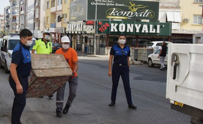 Aliağa Zabıta ekiplerinden kaldırım işgali denetimi