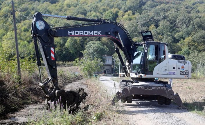 Atakum Belediyesi’nden dere ve su kanallarında taşkına karşı önlem