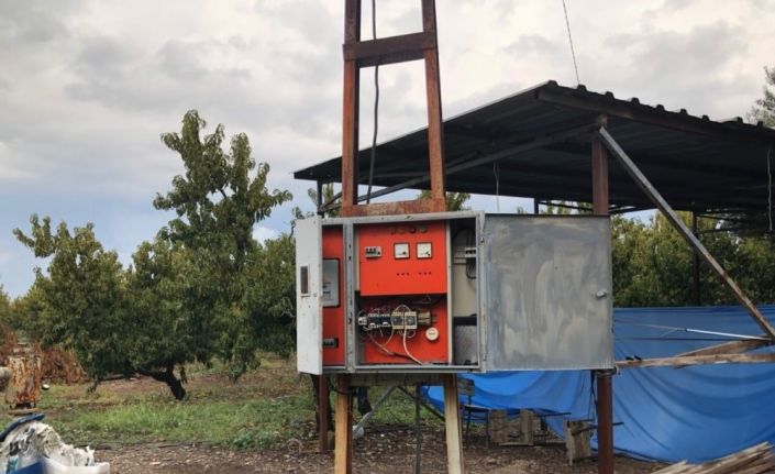 Bahçesine elektrik bağlamak isterken hayatını kaybetti