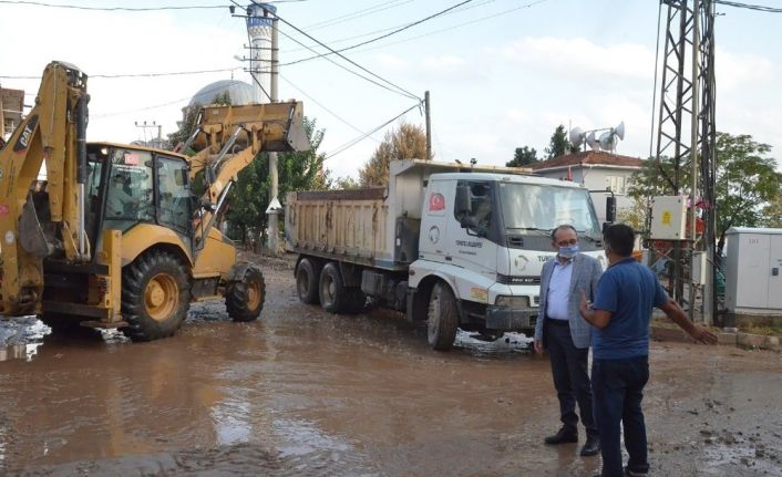 Başkan Akın, selden etkilenen iki mahallede inceleme yaptı